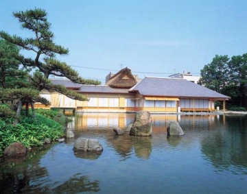福井の名城と名庭園を訪れるレンタカーの旅