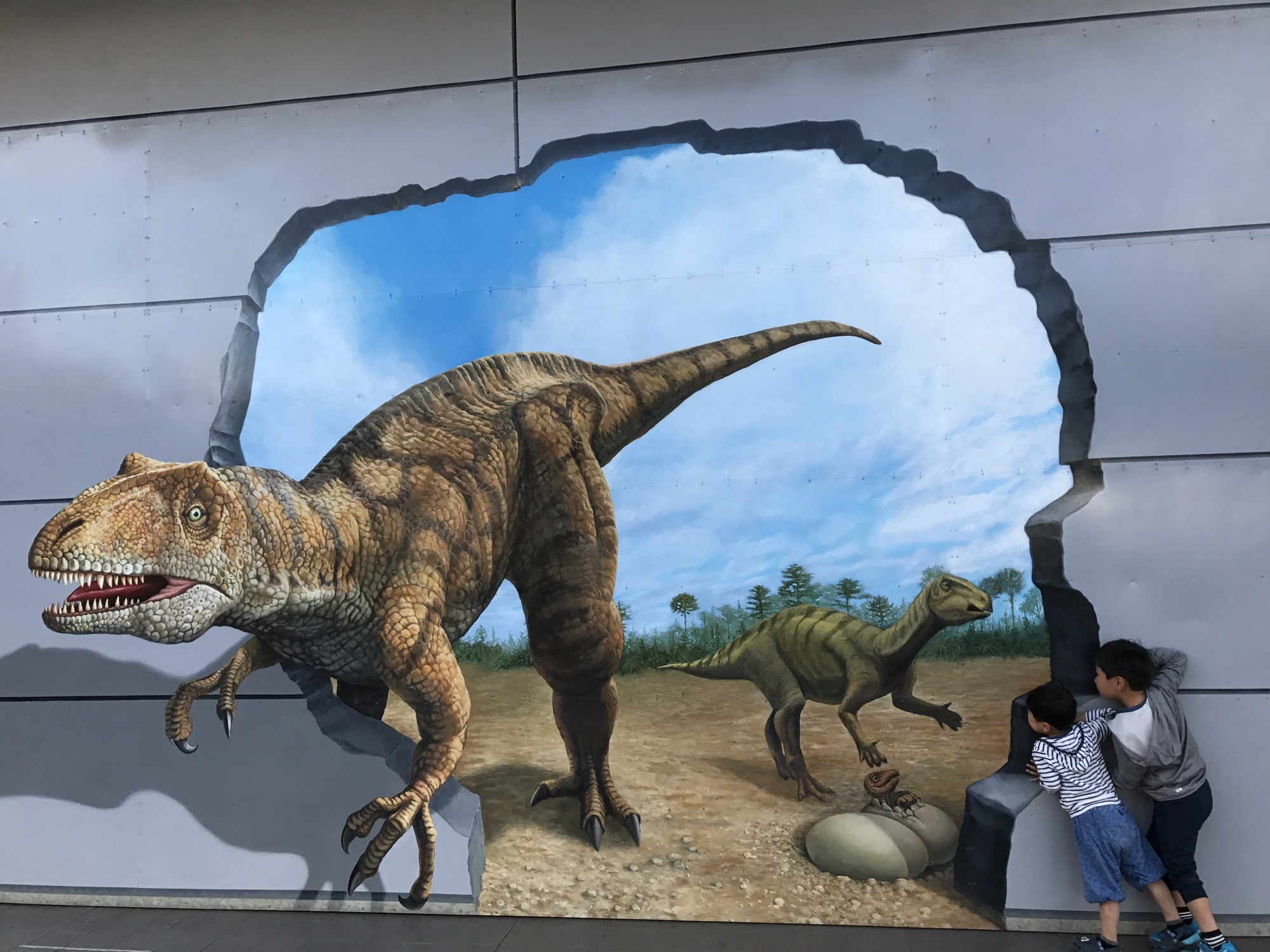 福井駅恐竜広場（福井県福井市）