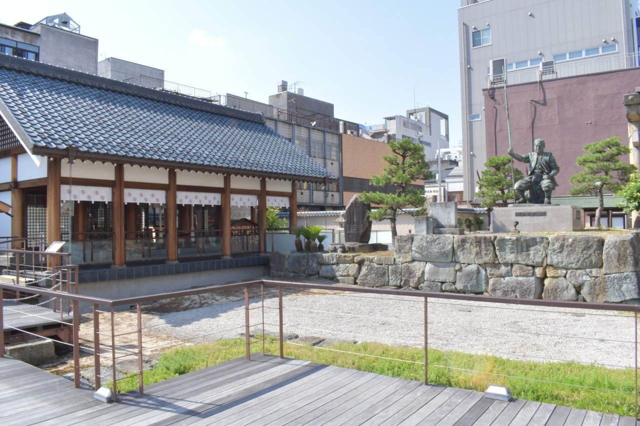 北庄城跡に建てられた柴田神社