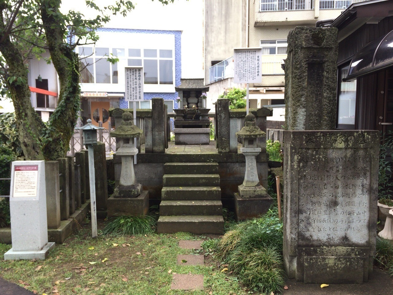 柴田勝家とお市の方の墓所がある西光寺
