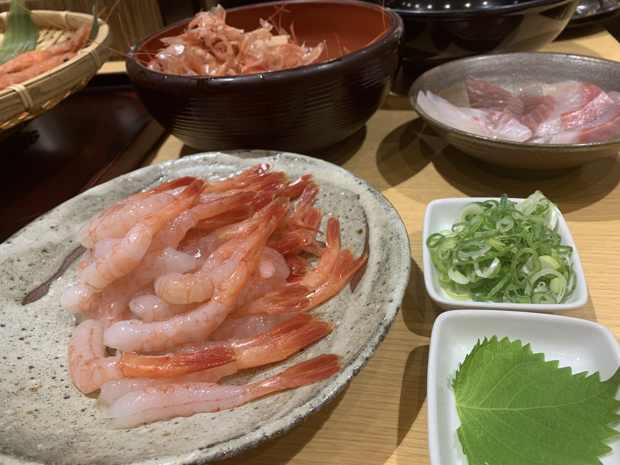 【ぷりぷり甘エビ丼作りを体験レポート】福井駅近で甘エビを贅沢に使ったオリジナル海鮮丼作り！