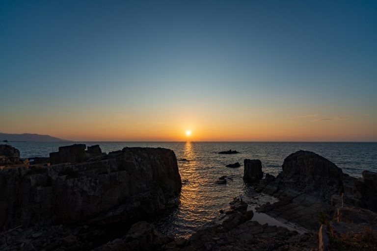 東尋坊に沈む夕陽