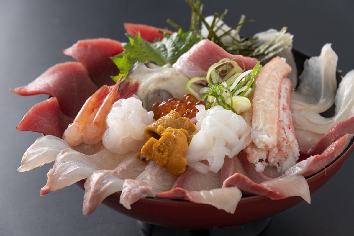 自慢の海鮮丼「つるつるいっぱい」はインパクト大＜写真出典：MINIEホームページより＞