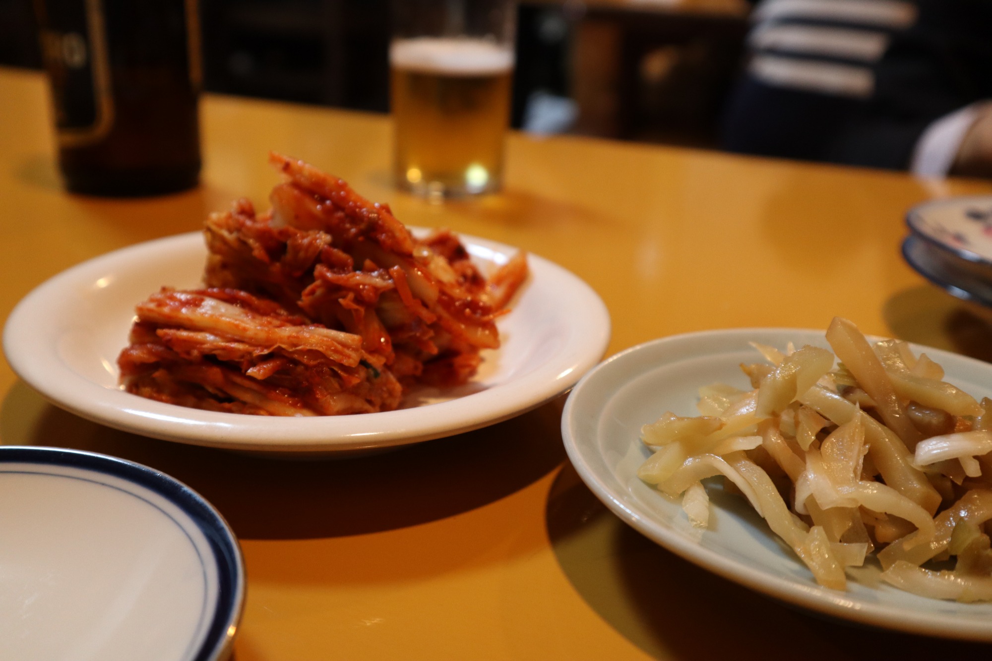 キムチなどの小皿料理がたっぷりなのもうれしいポイントです。