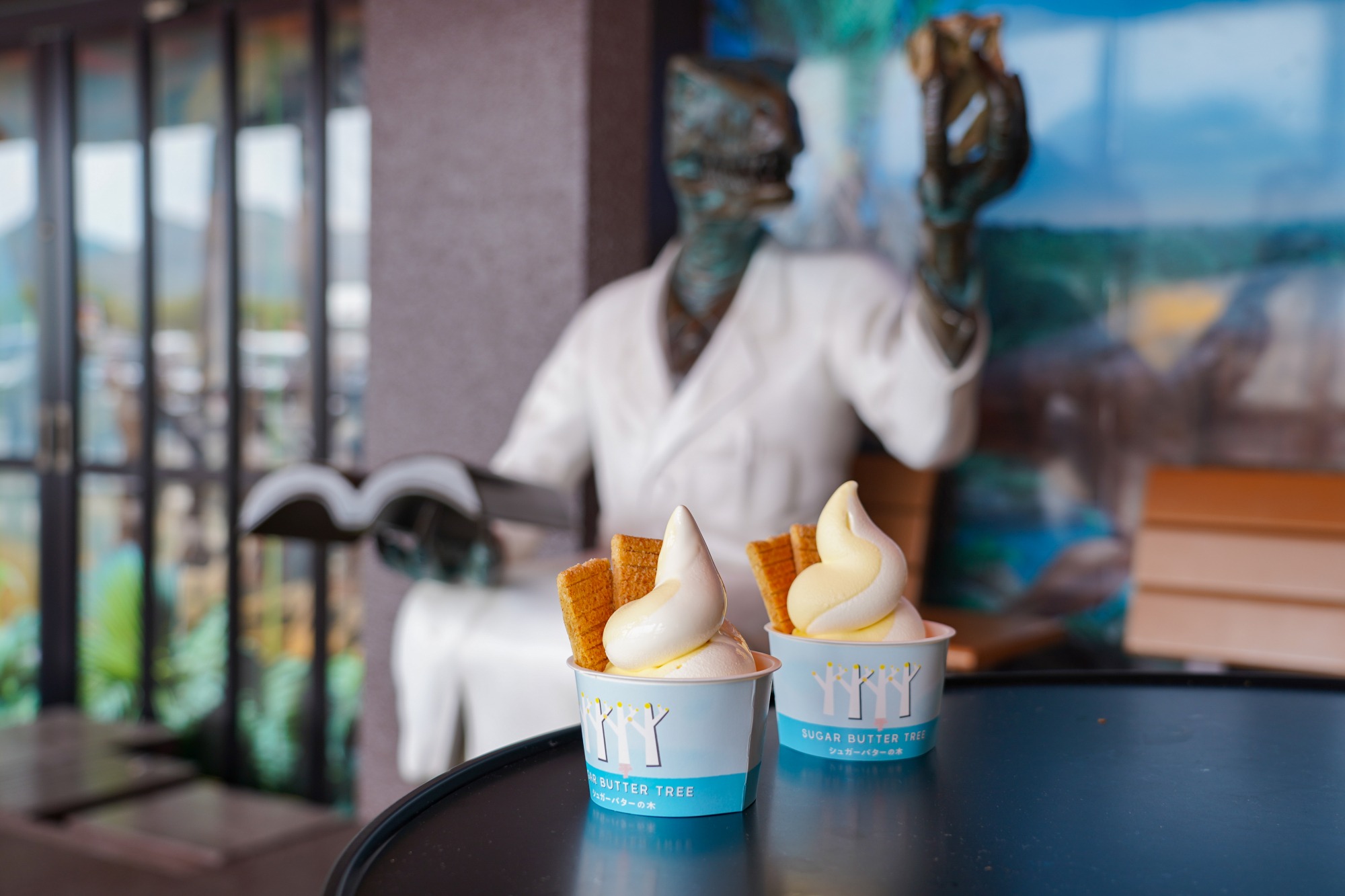 恐竜博士と一緒に撮ることもできます