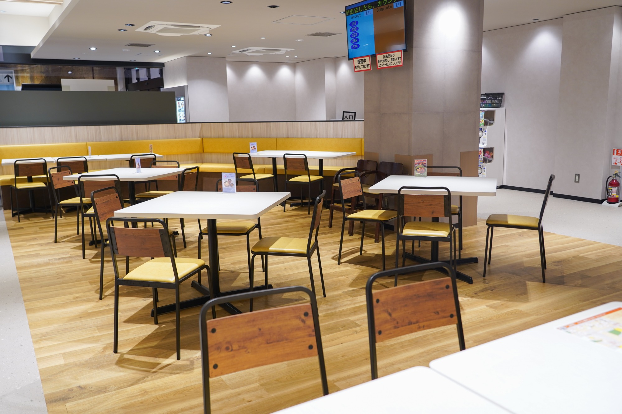 子ども用のソファスペースもあり、子連れも楽々