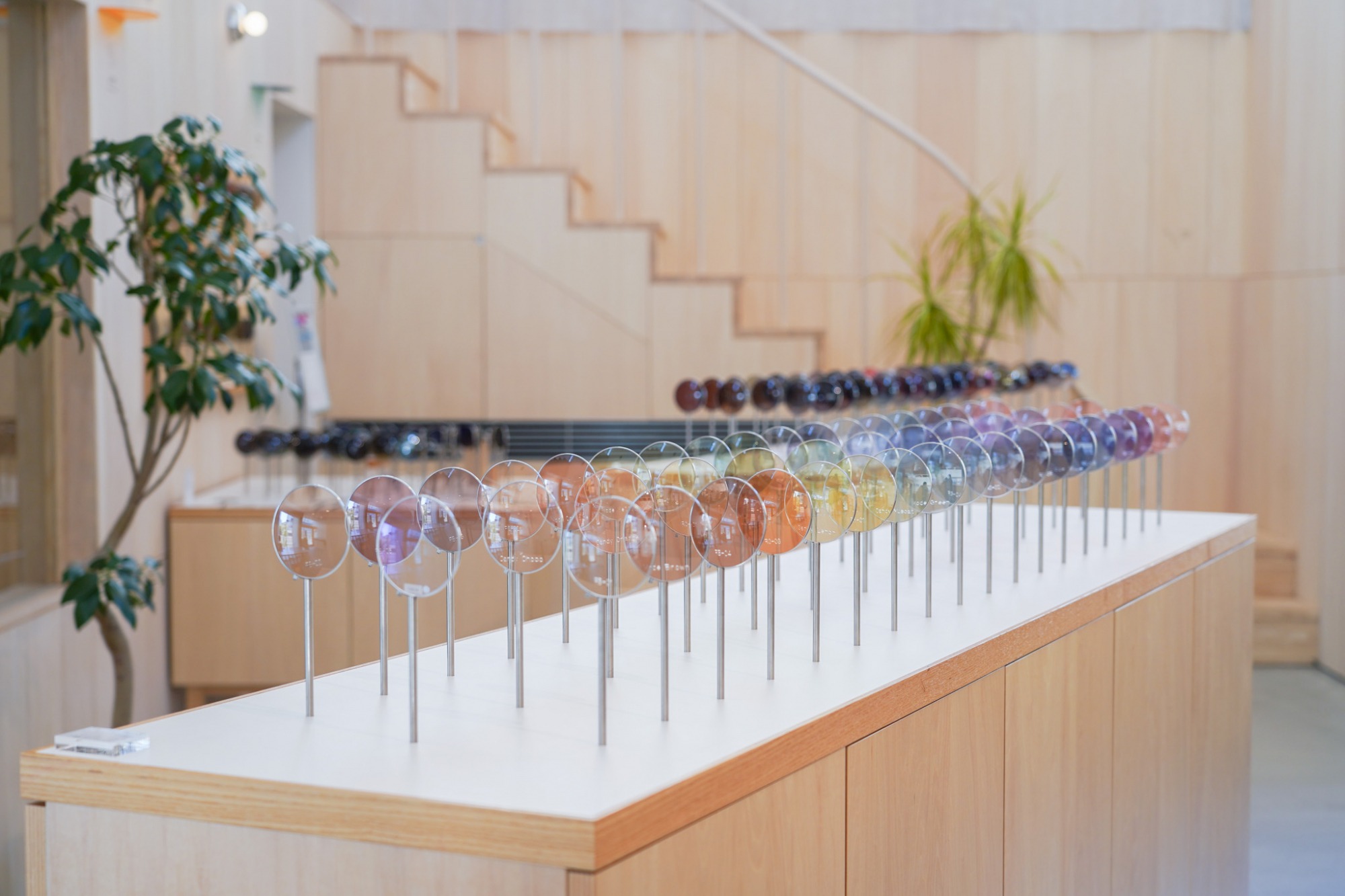 300色のレンズから好きな色のレンズを選ぶことができます