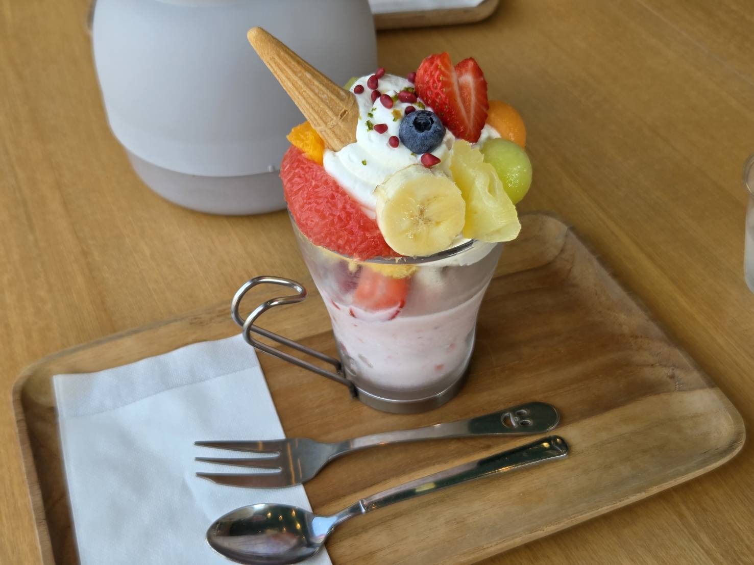 好きな種類を選んで食べられるジェラートパフェも人気!