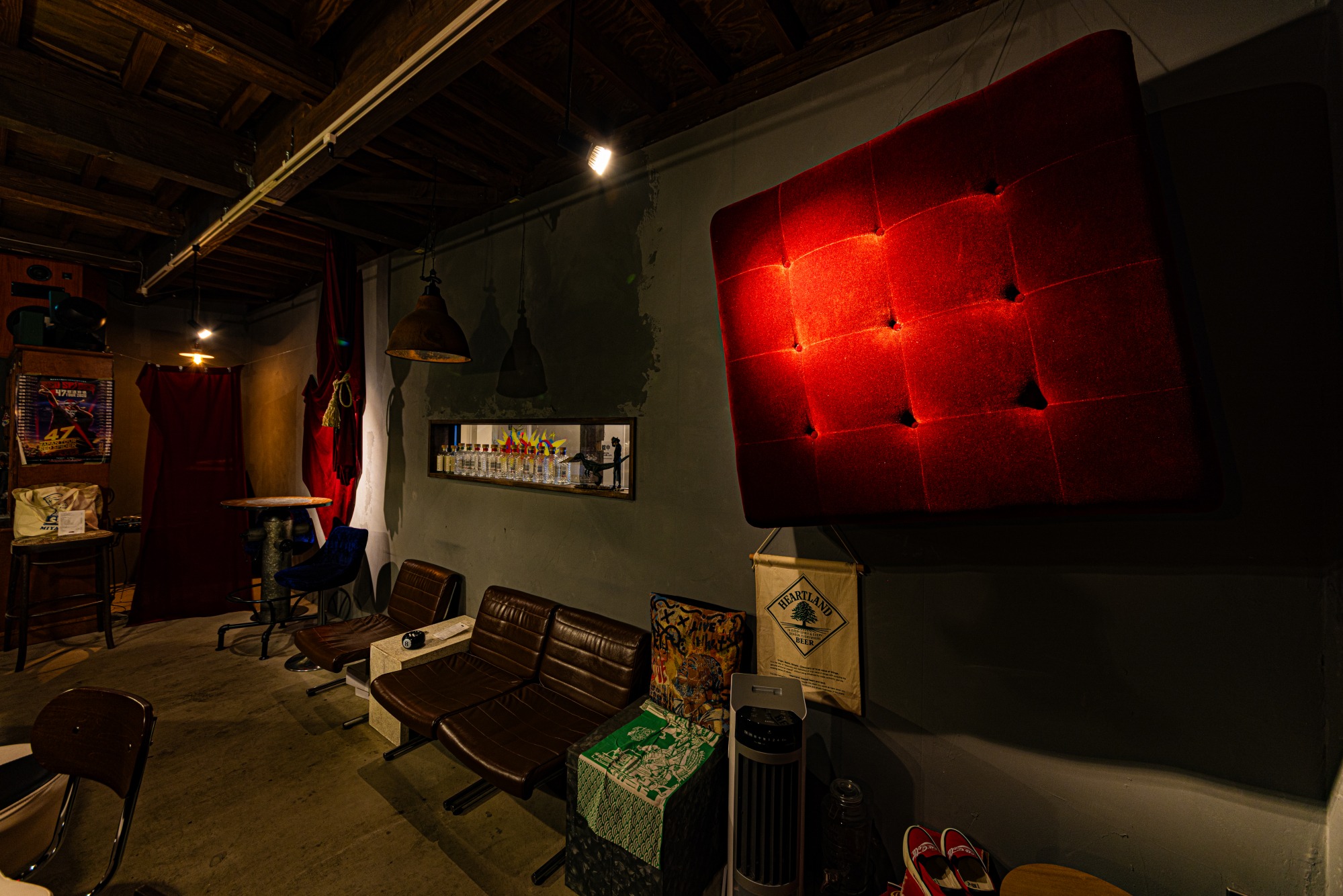 チャージ料金税込700円でポップコーン・ナッツ・チョコが食べ放題！