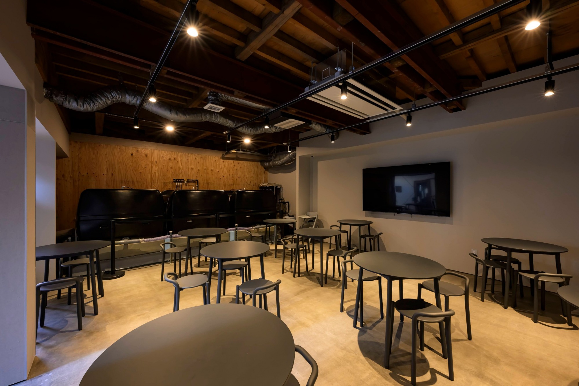 キッチンも利用可能なホールも。