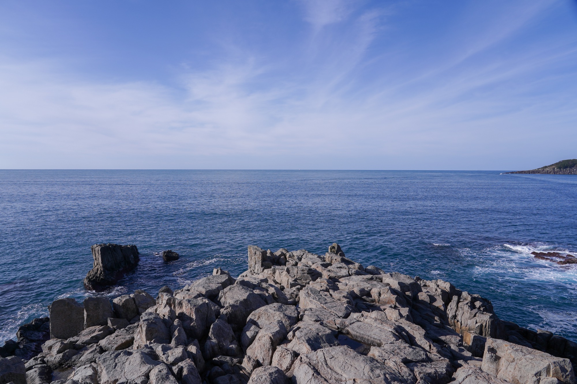 思わず足がすくみそうなほど迫力ある景色が広がります