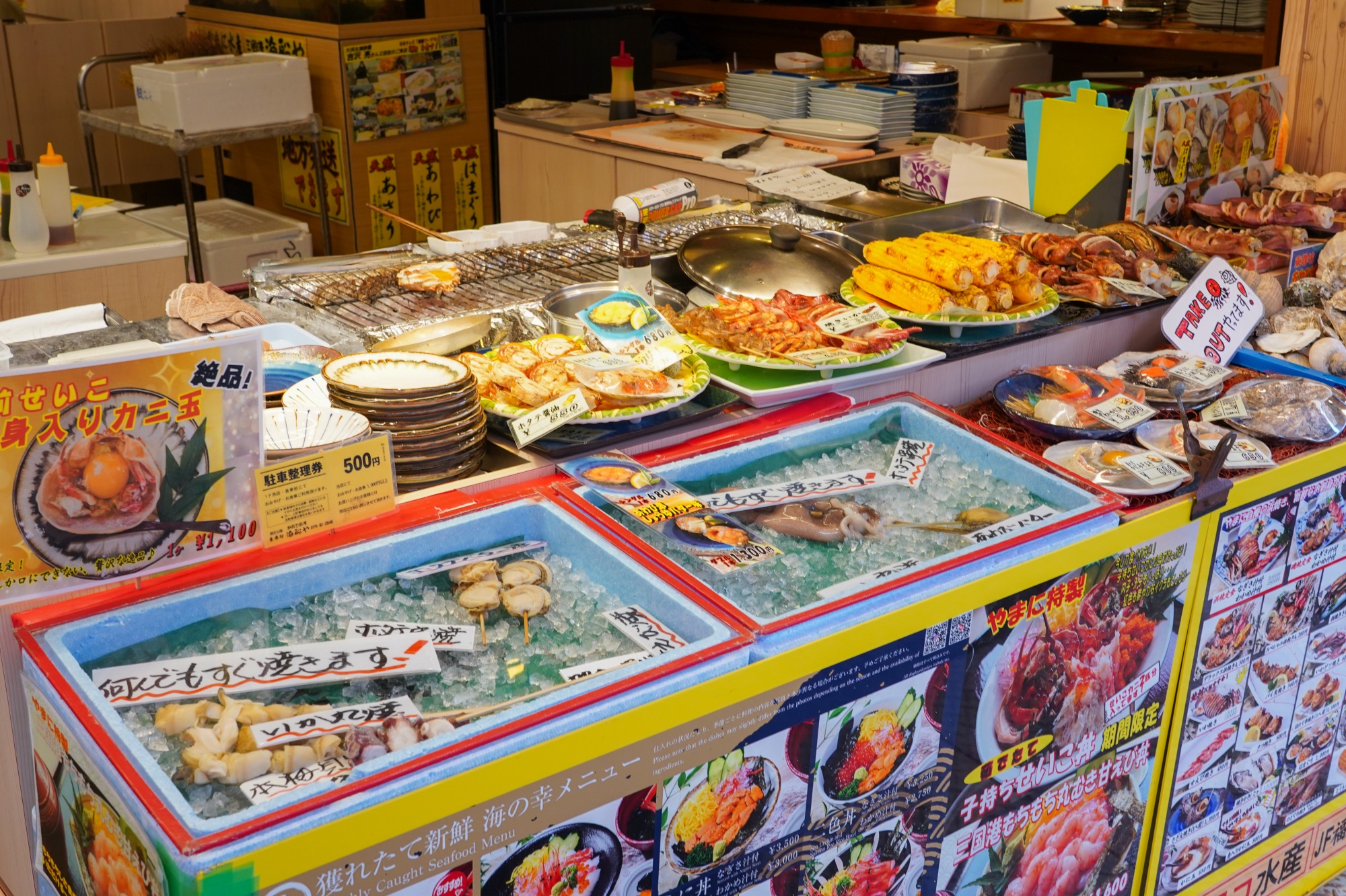 海鮮を選んで目の前で調理してくれるお店もあります