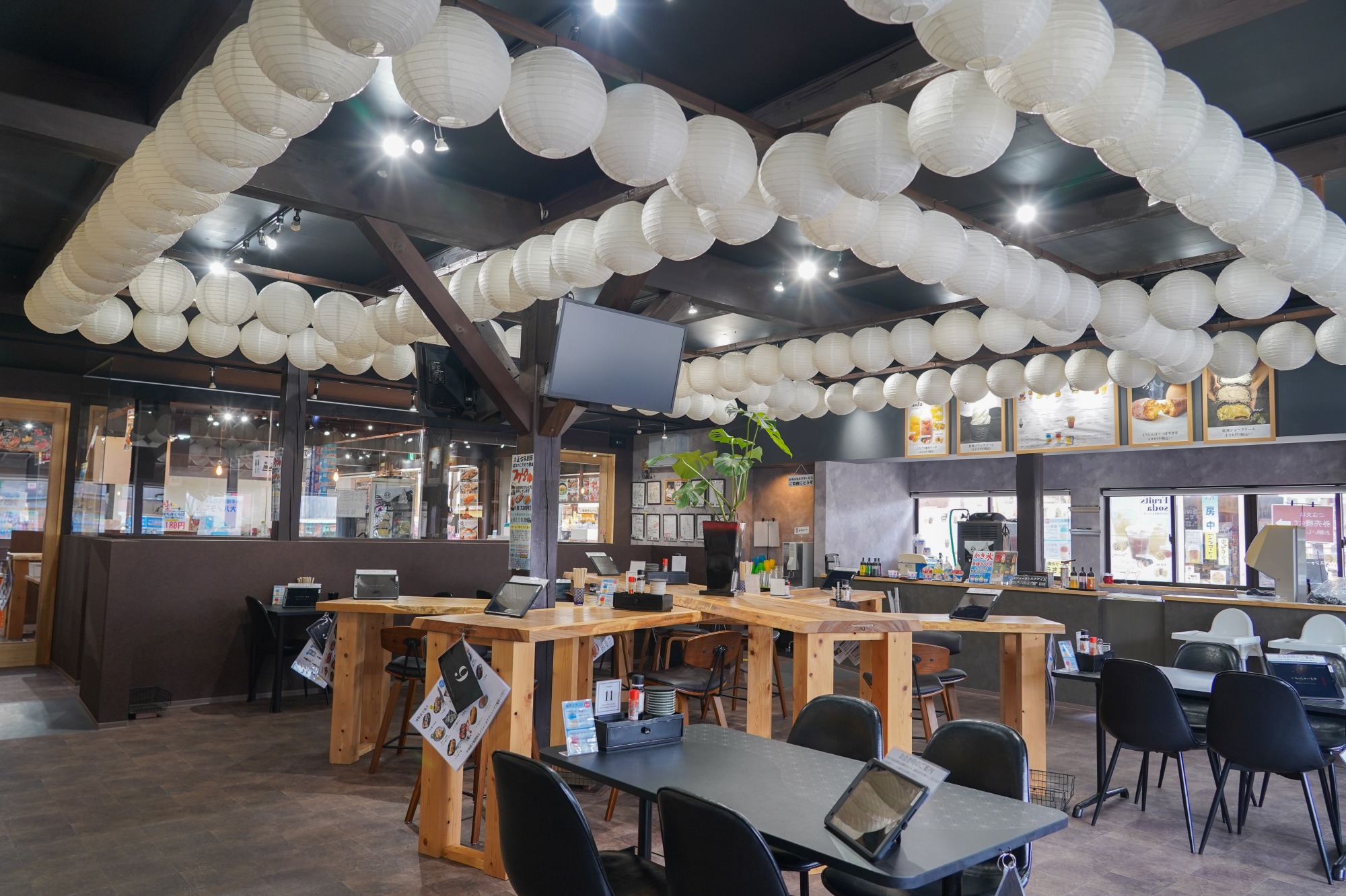 店内でゆっくり食事を楽しむこともできます※写真は東尋坊正太楼