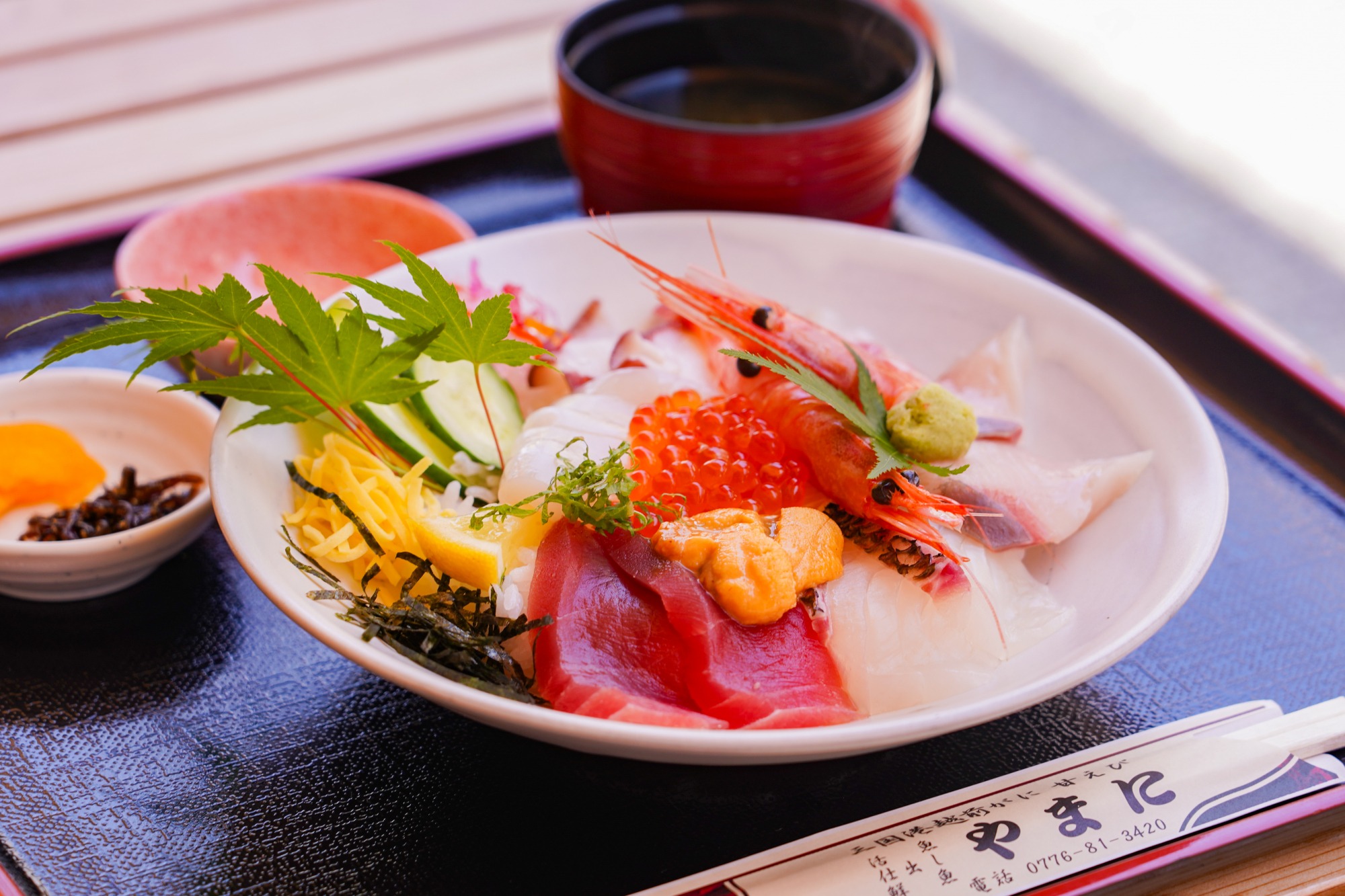 〈やまに水産〉新鮮な海鮮丼は絶品！