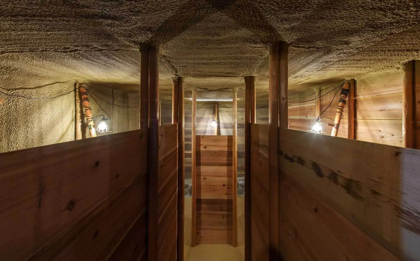 まるで本物の鉱山の入り口みたい　〈提供：トレジャーマイニング〉