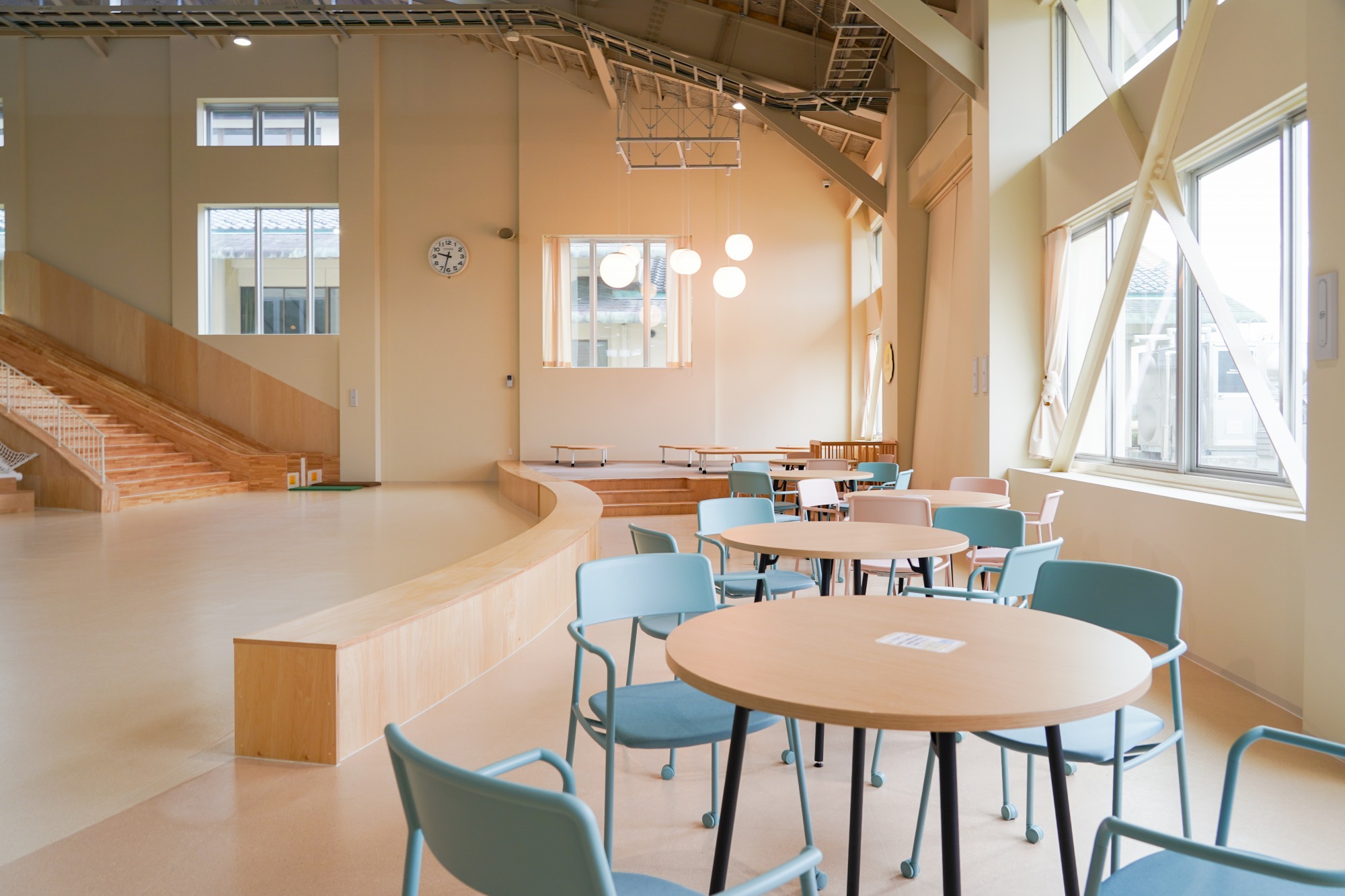 椅子と机のスペース