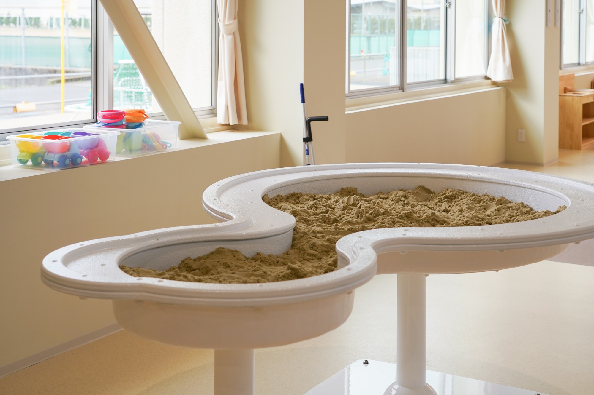 車椅子の方も使える高さの「インクルーシブ砂場」