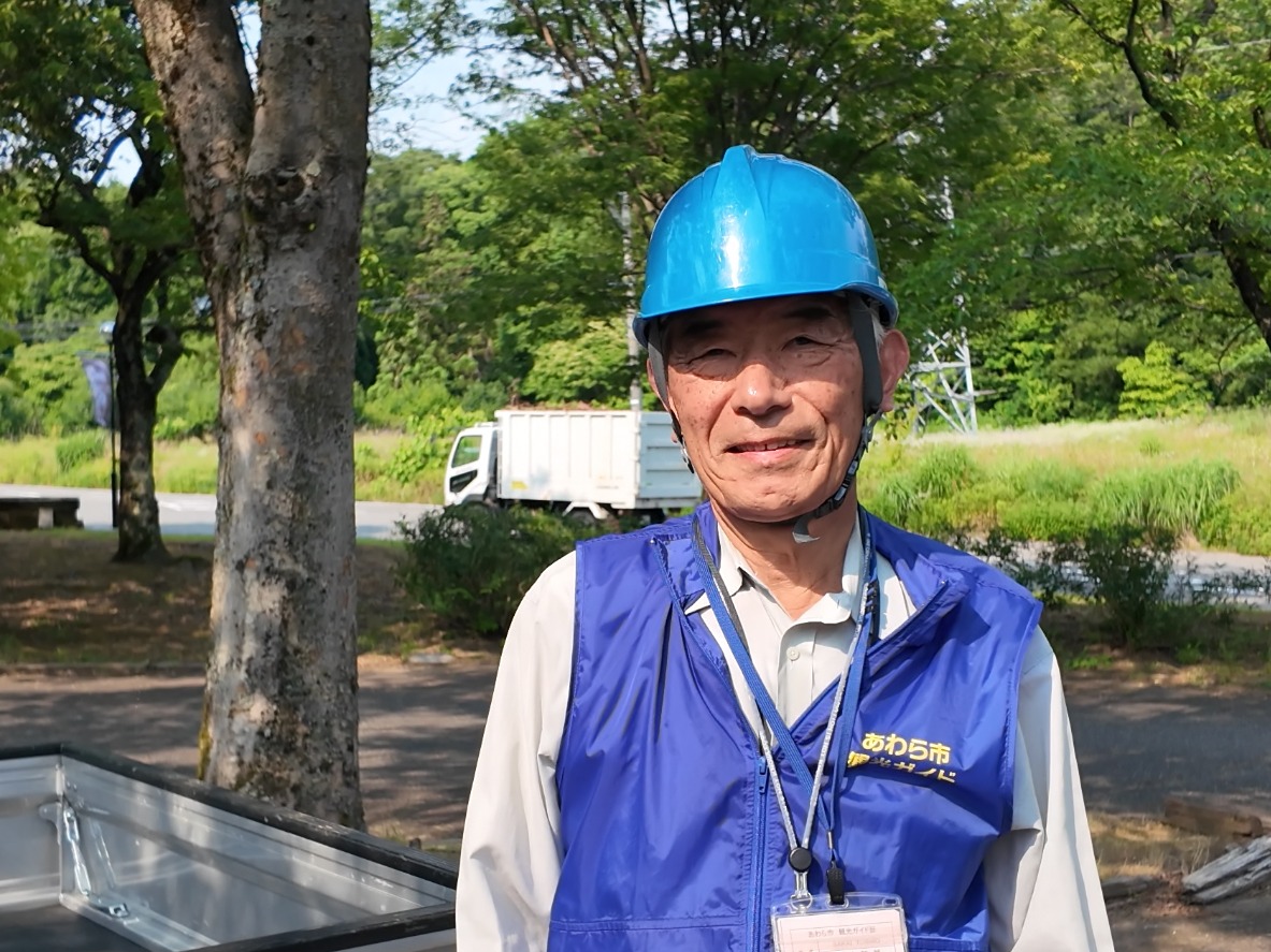 この日ガイドをしてくださった酒井さん。ガイドをして10年以上になるそう。