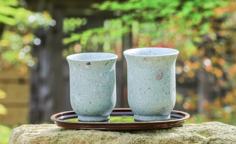 笏谷石とは？ふくいブルーとも呼ばれる貴重な石の秘密を教えます。