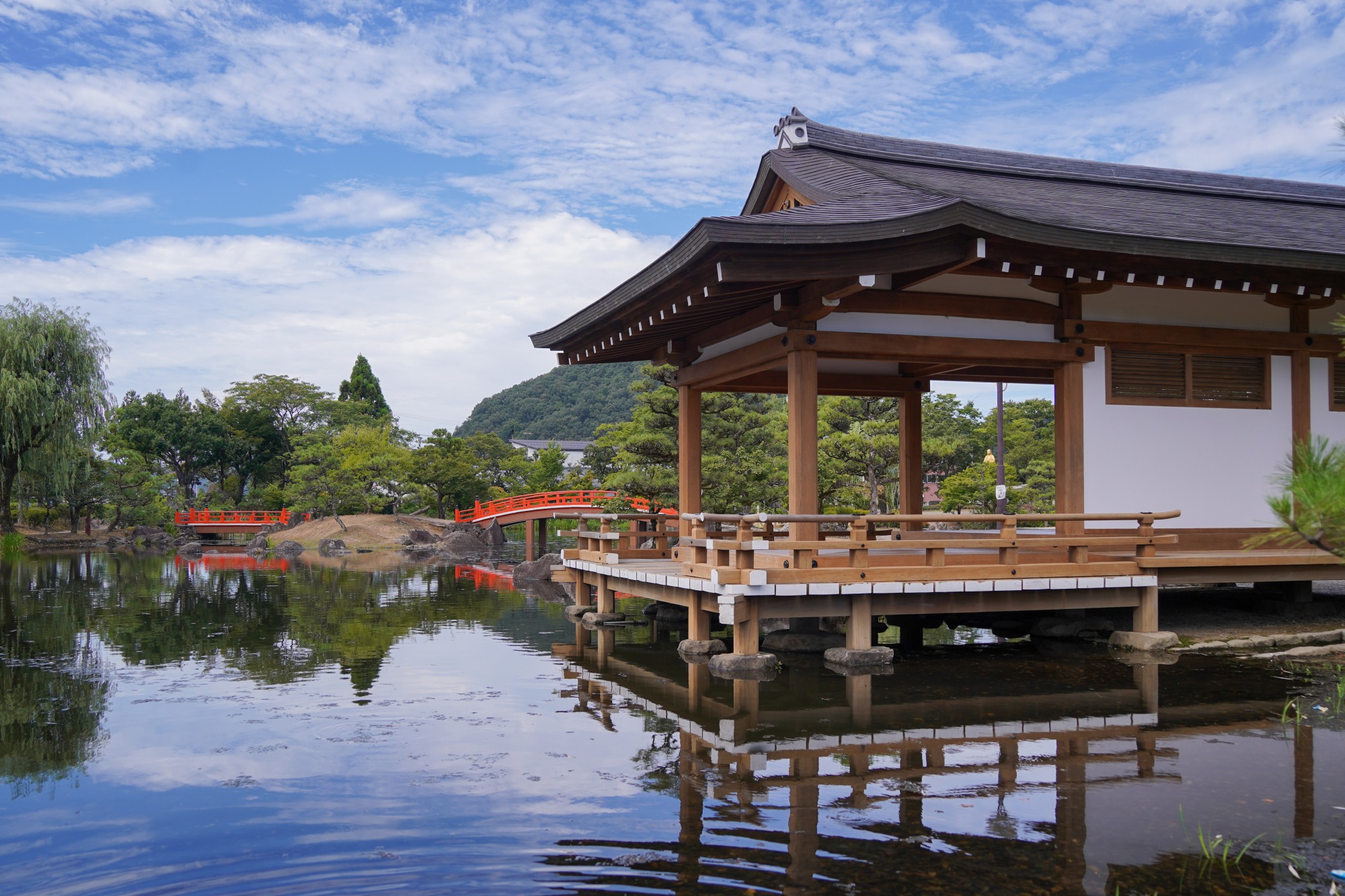 全国でも珍しい寝殿造の庭園