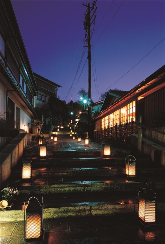 愛宕坂　灯の回廊