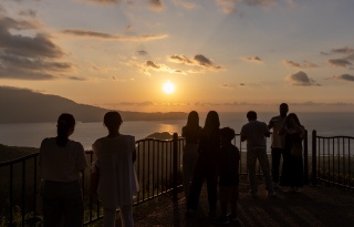 敦賀湾のパノラマビューを体感できる展望台「夕日のアトリエ」