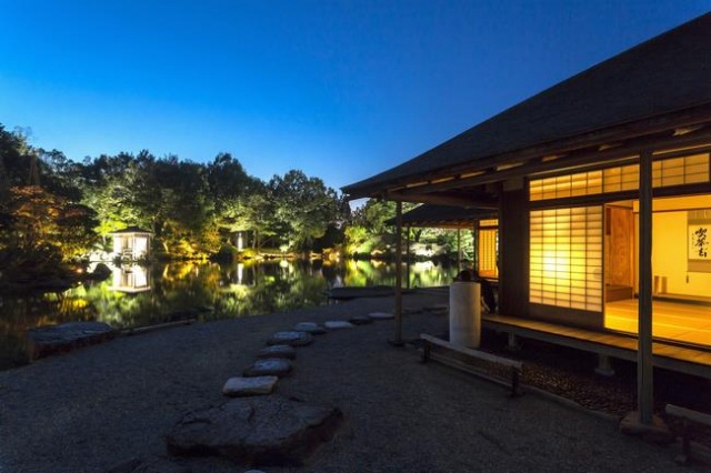 養浩館庭園「秋宵の雅～灯と和のひととき～」