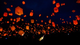 打上げイメージ＜提供：©日本スカイランタン協会Ⓡ＞